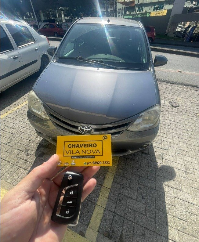 imagem de um carro com problema de chaveiro resolvido